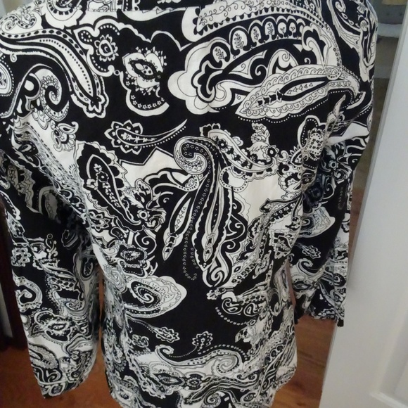 Black/White Paisley L. Sleeve Top-Size M - Picture 5 of 8
